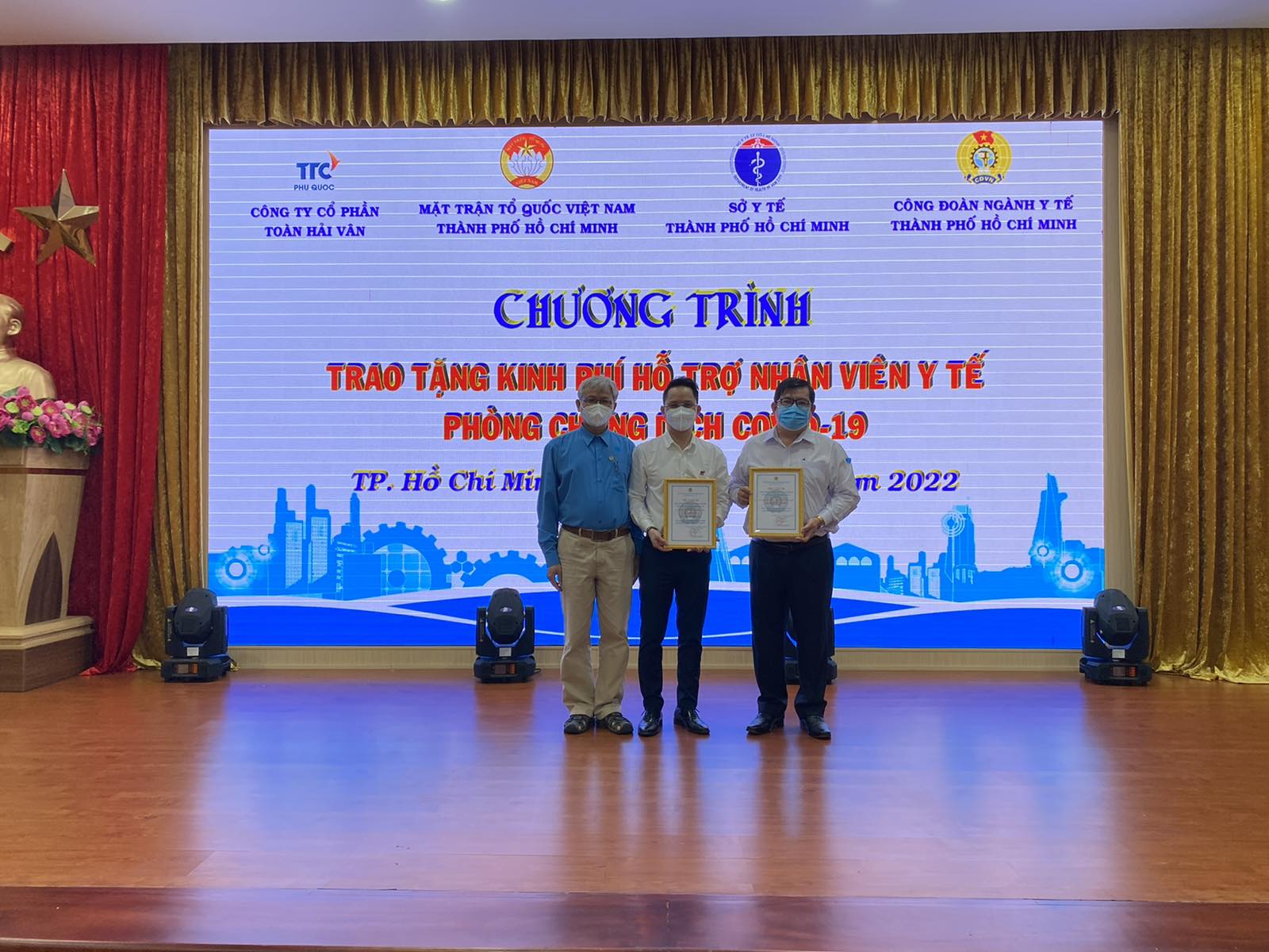 Đồng hành cùng tuyến đầu chống dịch