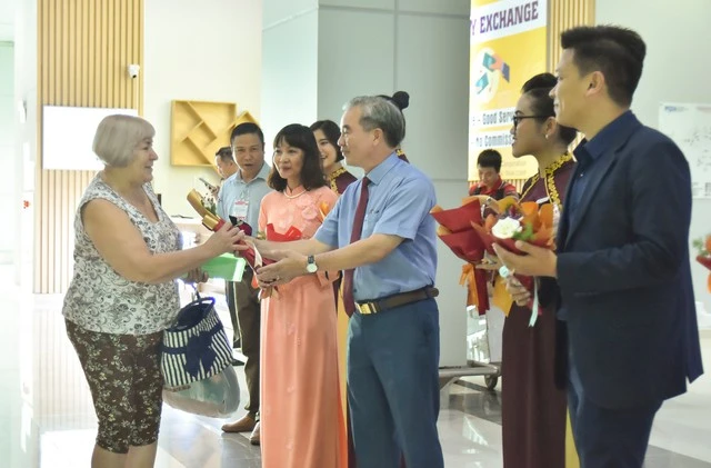 Từ ngày 23 đến 25.10, TP.Phú Quốc (Kiên Giang) đón 3 chuyến bay quốc tế với hơn 600 du khách đến tham quan, nghỉ dưỡng.