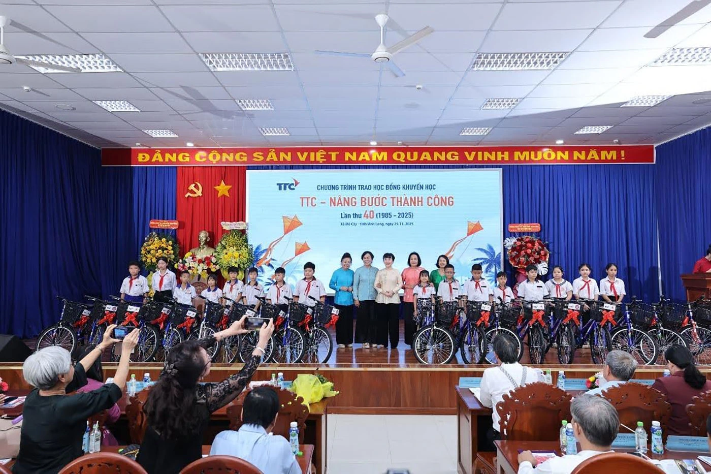 TTC - Nâng bước thành công: 40 năm đồng hành với học sinh vượt khó